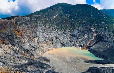 Gunung Tangkuban Perahu