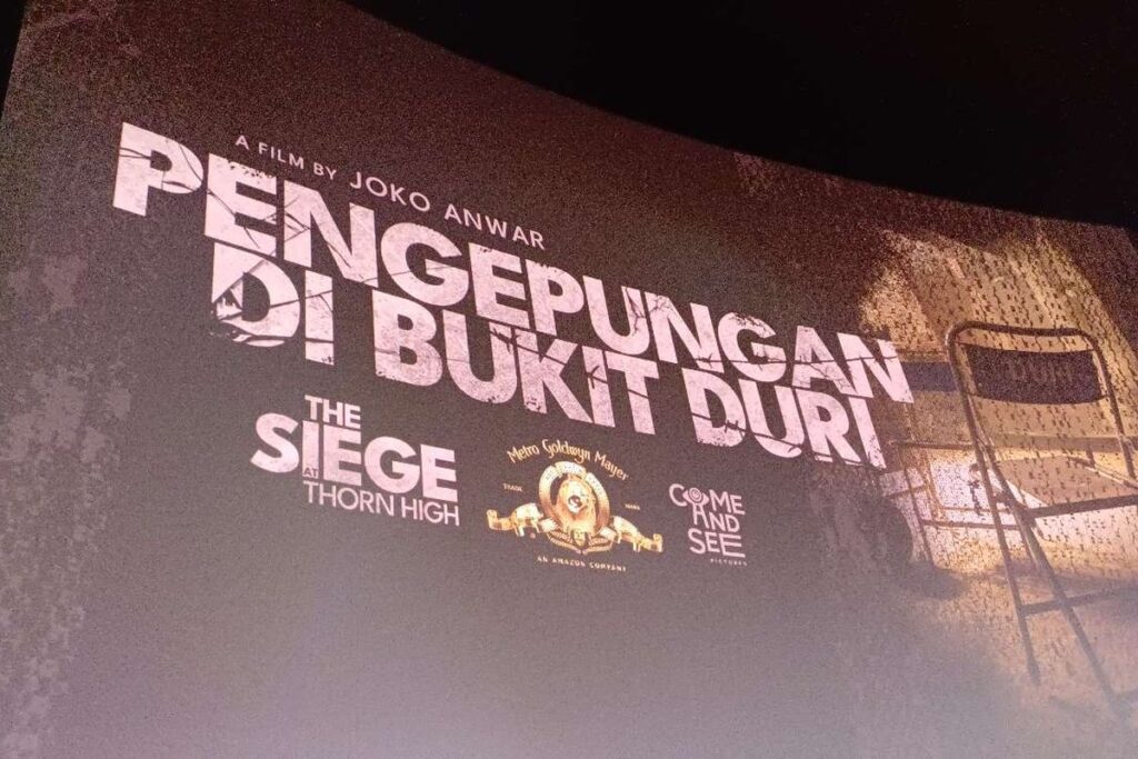 Review Pengepungan di Bukit Duri: Bukan Horor, tapi Lebih Mengerikan