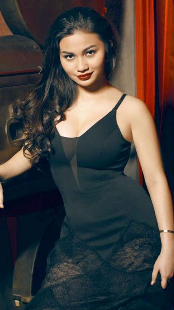 Potret Bucin Ariel Tatum Dibonceng Daffa Wardhana Naik Vespa