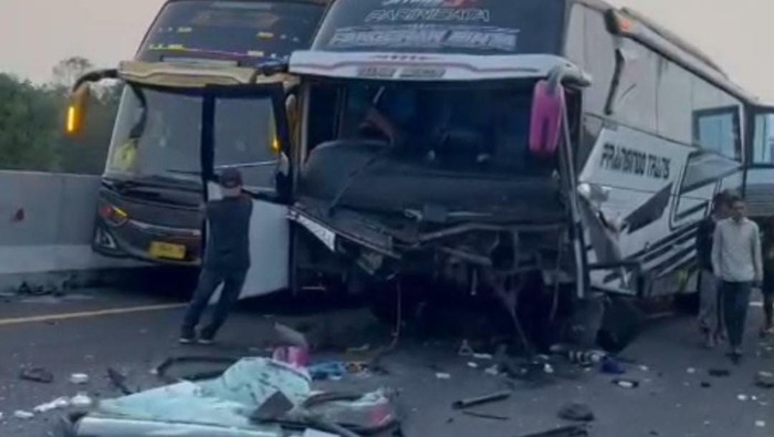 Bus Rombongan Bonek Kecelakaan di Tol Arah ke Jakarta