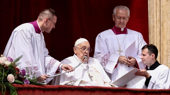 Paus Minta Dimakamkan di Luar Vatikan